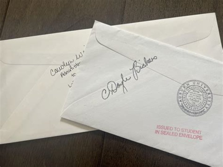 Can you use water to seal an envelope?