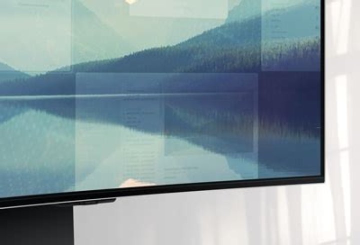 Do OLED screens crack easily?