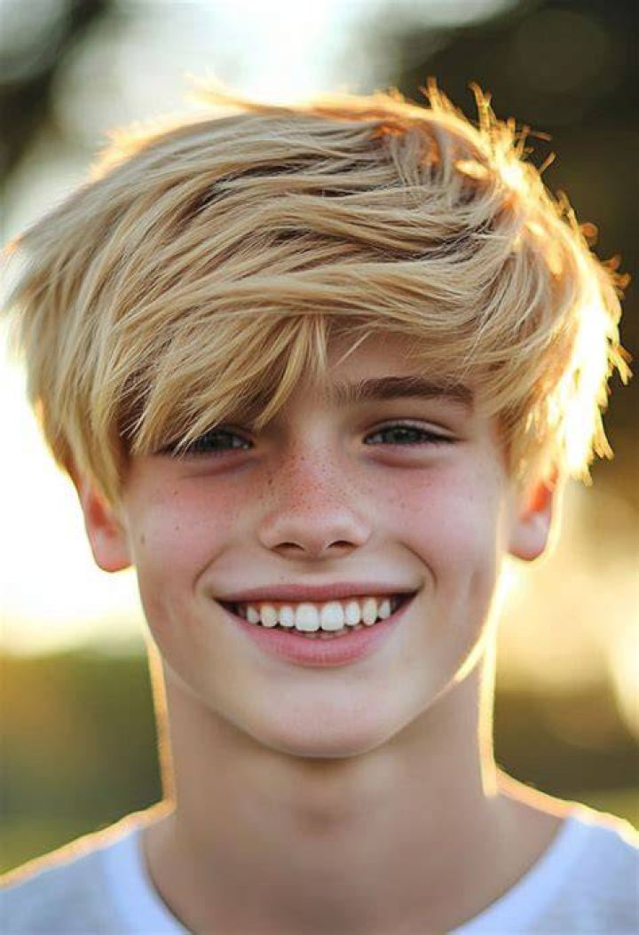 How can a teenage boy become hot?