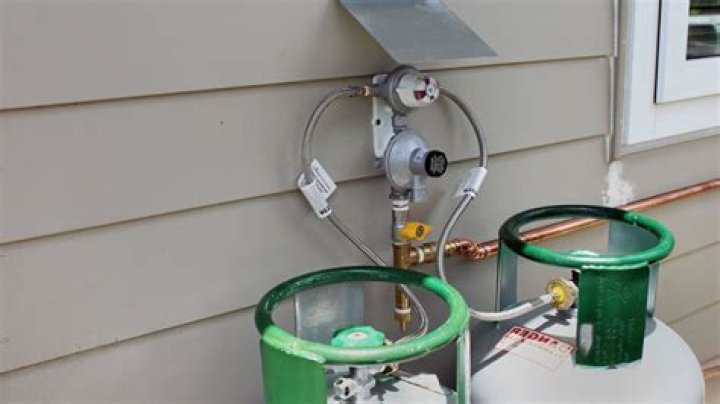 How do you store gas bottles at home?