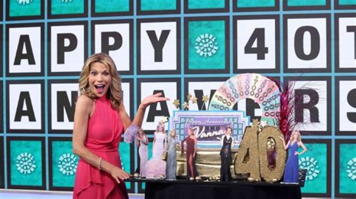 How much does Vanna White make a show?