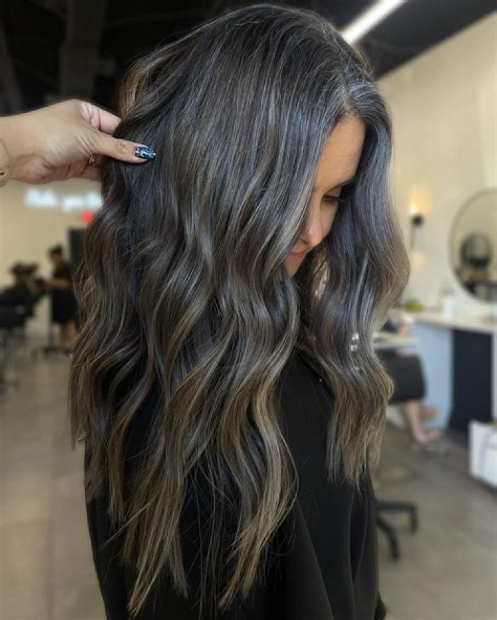 Is dark hair pretty?