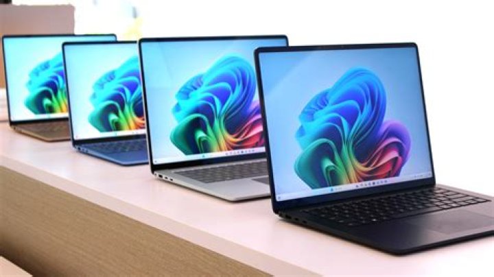 Laptops that usually run Windows: Abbr.
