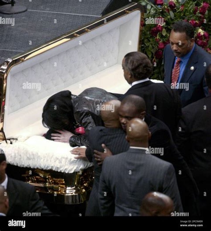Was Michael Jackson's coffin gold?