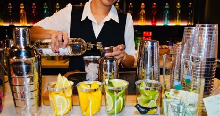 What drinks to order at a bar for guys?