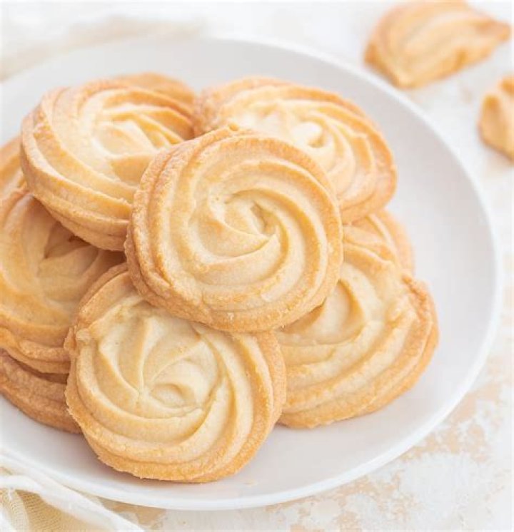 Which is better whisker biscuit or drop away?