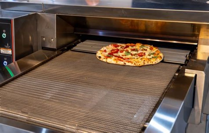 Why do pizza makers not wear gloves?